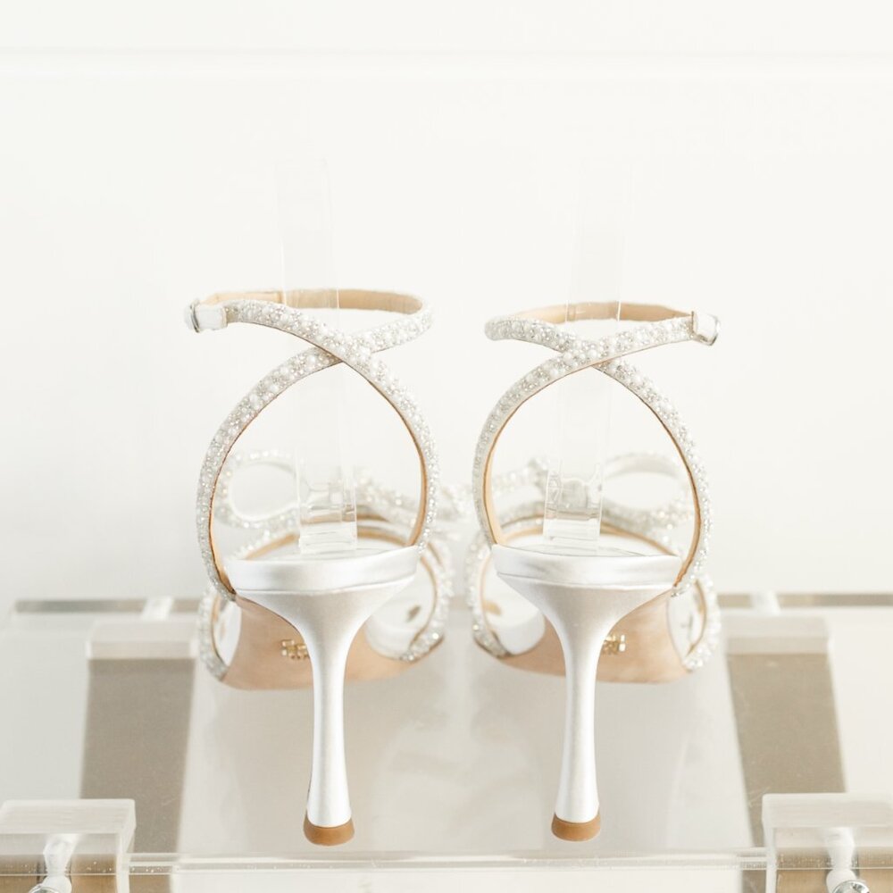 Badgley Mischka Effie White Satin Heels 8.5 Bow Women's Ankle Strap Sandal - Picture 4 of 16